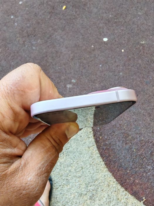 iPhone 15 simplu