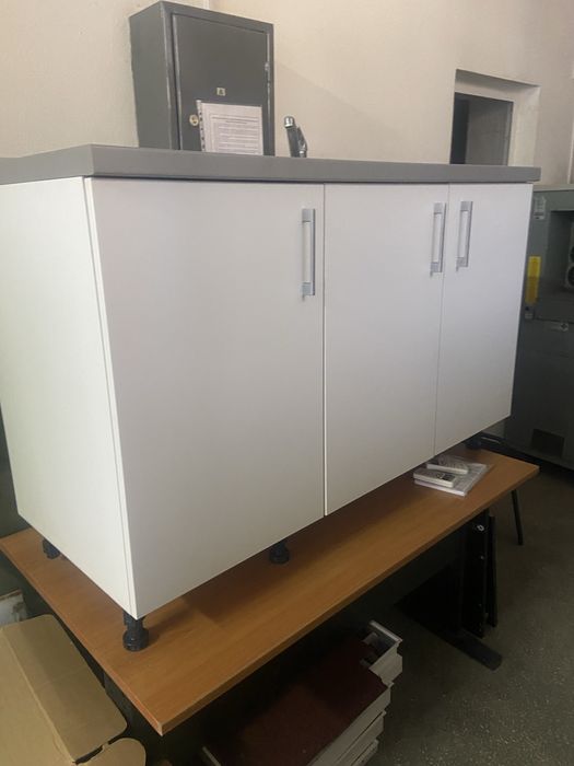 Ansamblu mobilier  bucatarie cu ghiuveta inclus