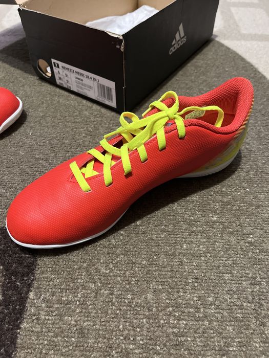 маратонки adidas за футбол