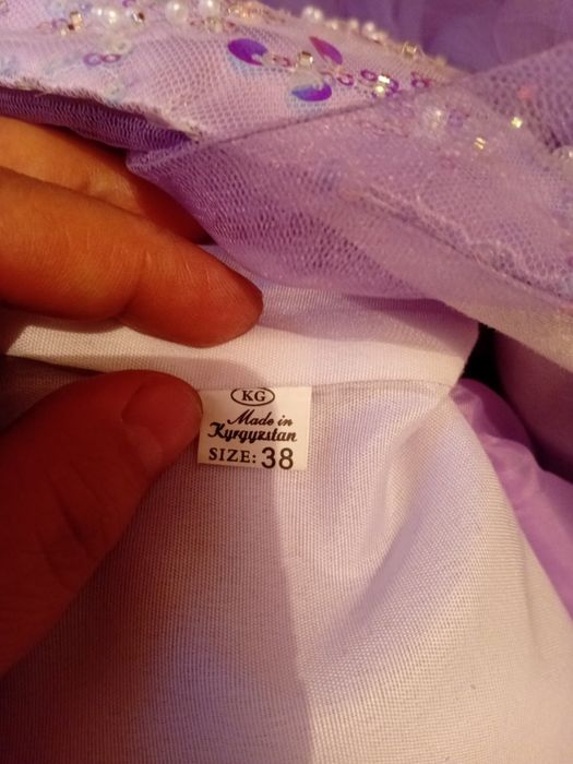 Продаю платье шикарное на девочку
