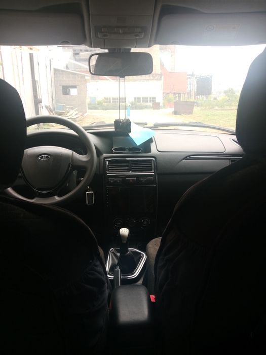 Машина Лада приора