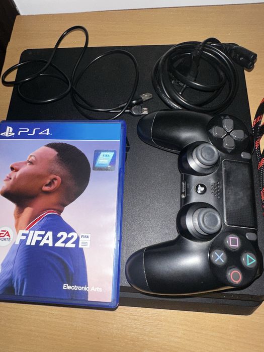 Play Station 4 de 1 TB intretinut bine plus Fifa