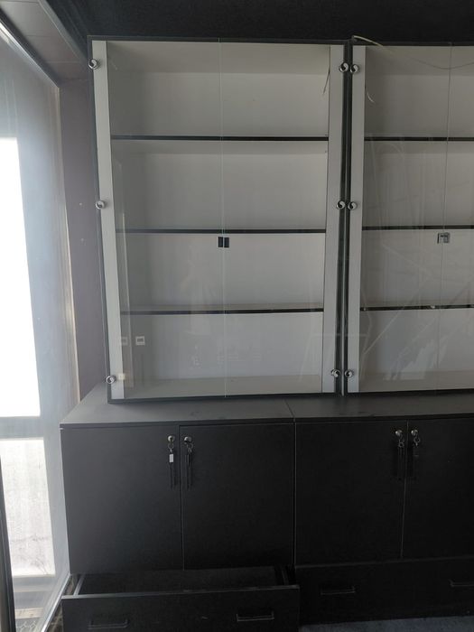 Продам витринный шкаф