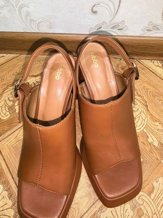 Продам босоножки.