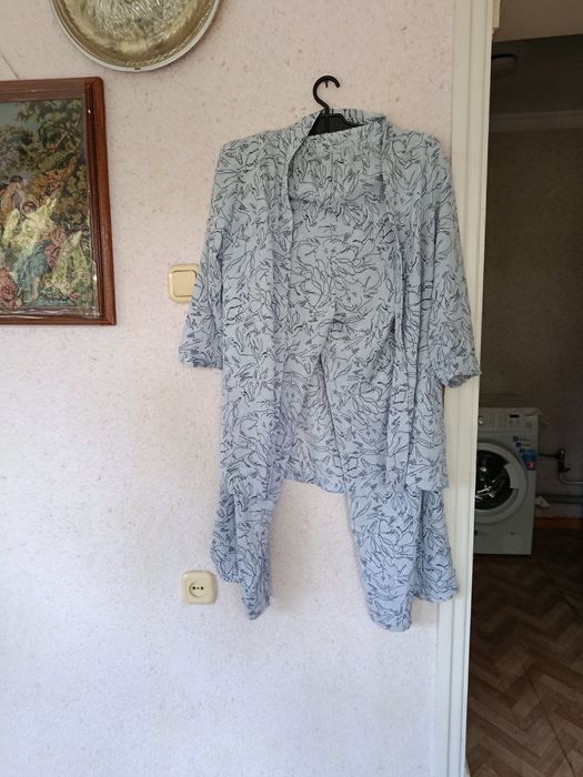 Продаю женские костюмы