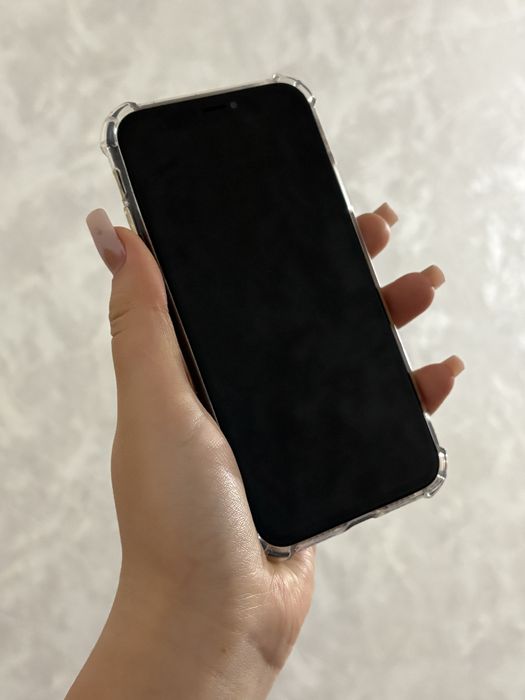 Продам iPhone XR черный