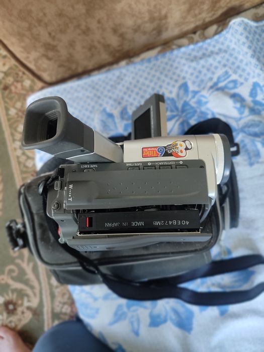 Продам видеокамеру. В рабочем состояние . ТОРГ.