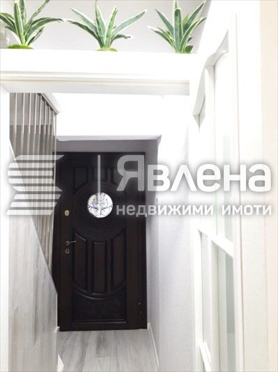 Продава се Двустаен апартамент в Варна, Гръцка махала - 100 кв.м за 2150 €/кв.м - Снимка #5