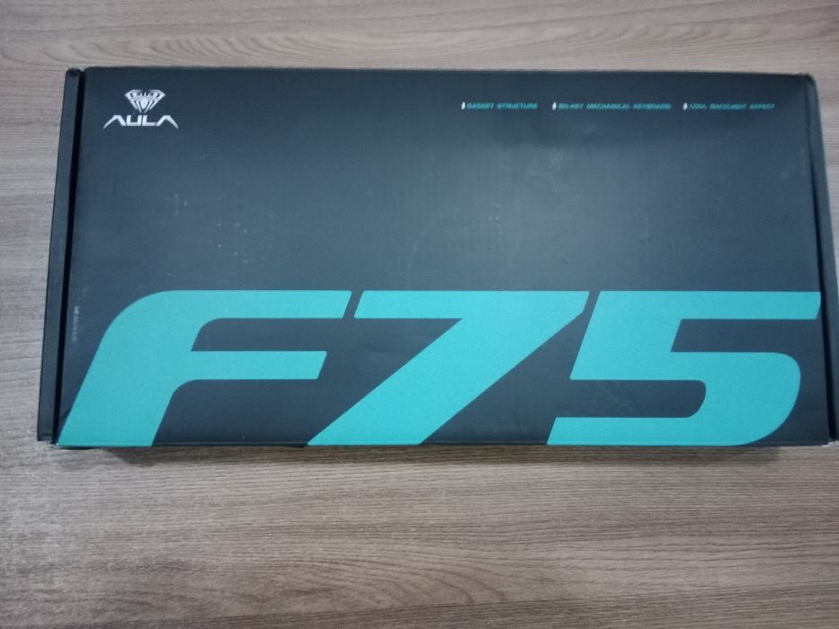 Продам клавиатуру aula F75