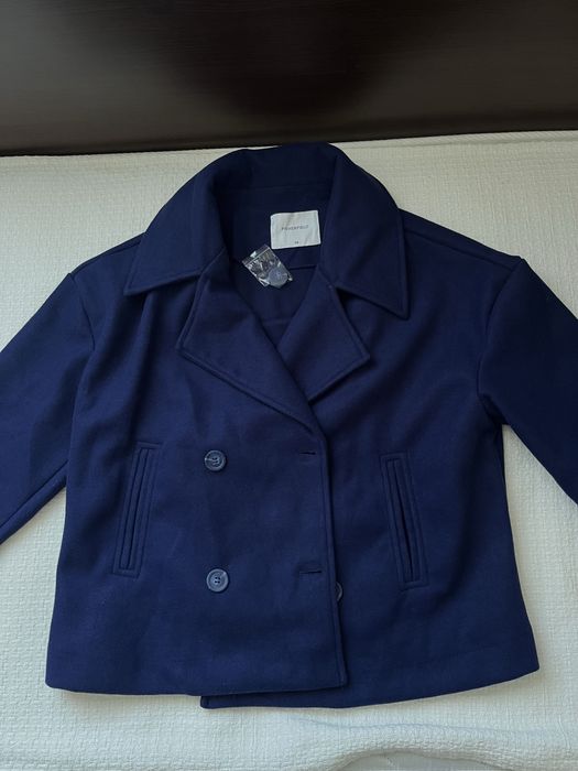 Стилно дамско късо палто