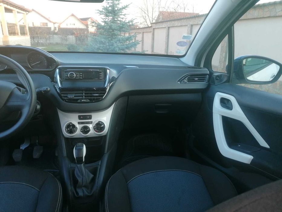 Vand Peugeot 208 Like, 106000km, fabr. 2018, avantaj client 1100 euro.