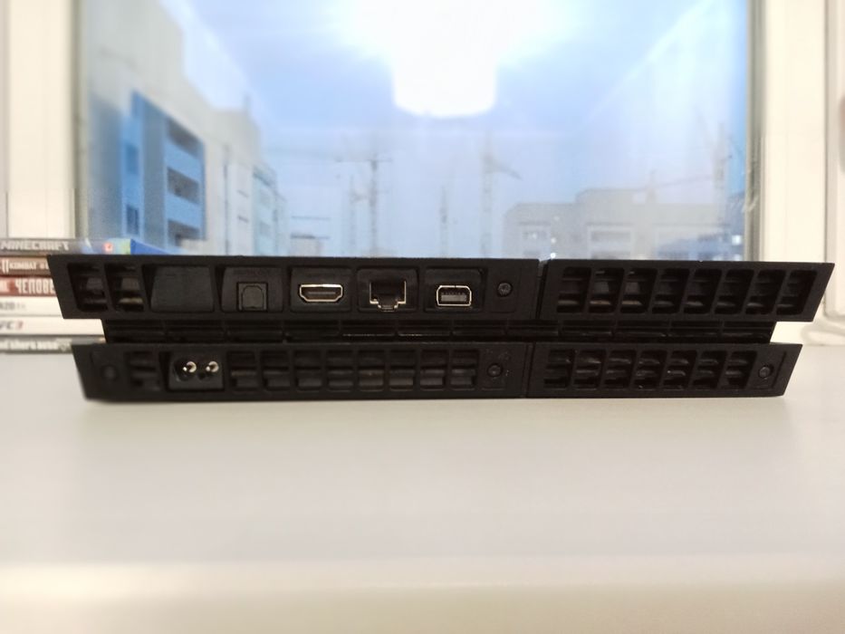 Продам PlayStation 4 со 6 играми