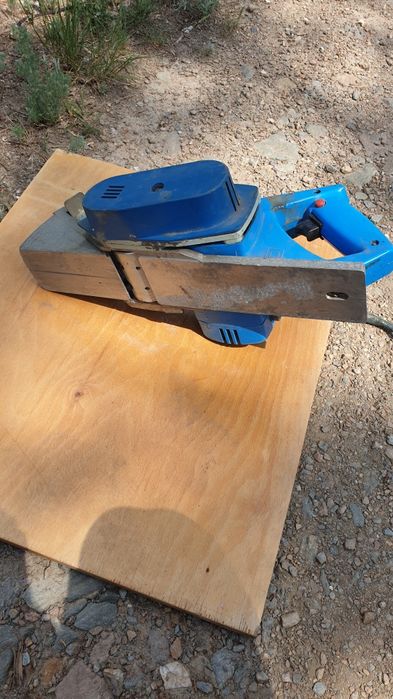 Продам неисправный электрорубанок .