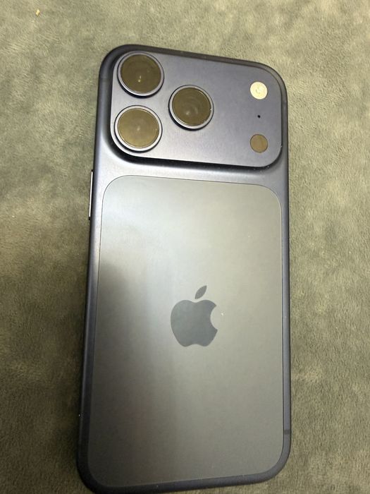 Продам iPhone 17 Pro , 256 гб