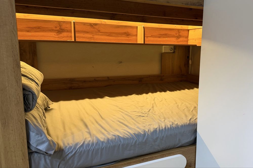 Кровать двухъярусная