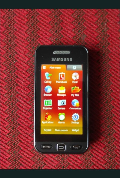 Telefon cu touchscreen și cameră video