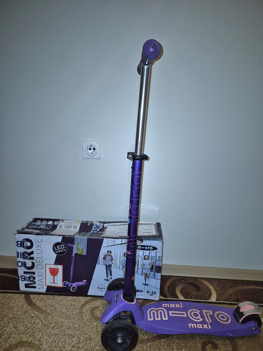 Тротинетка Micro Maxi Deluxe LED
