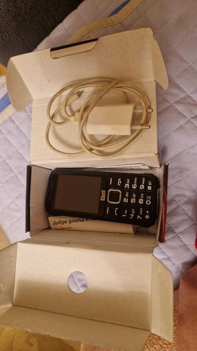 Мобилен телефон iHunt.