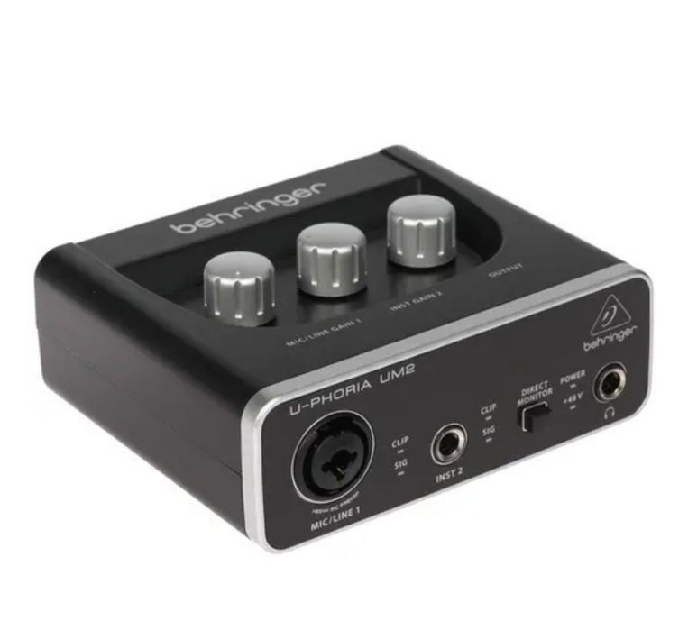 AKG p220 + BEHRINGER U-Phoria UM2