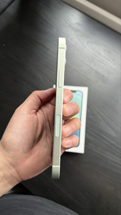 Срочно продам айфон 12