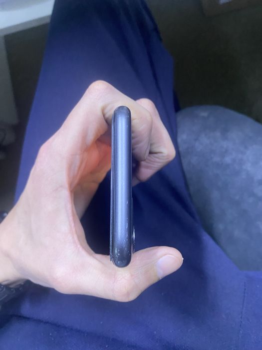 продам iphone 11 64gb