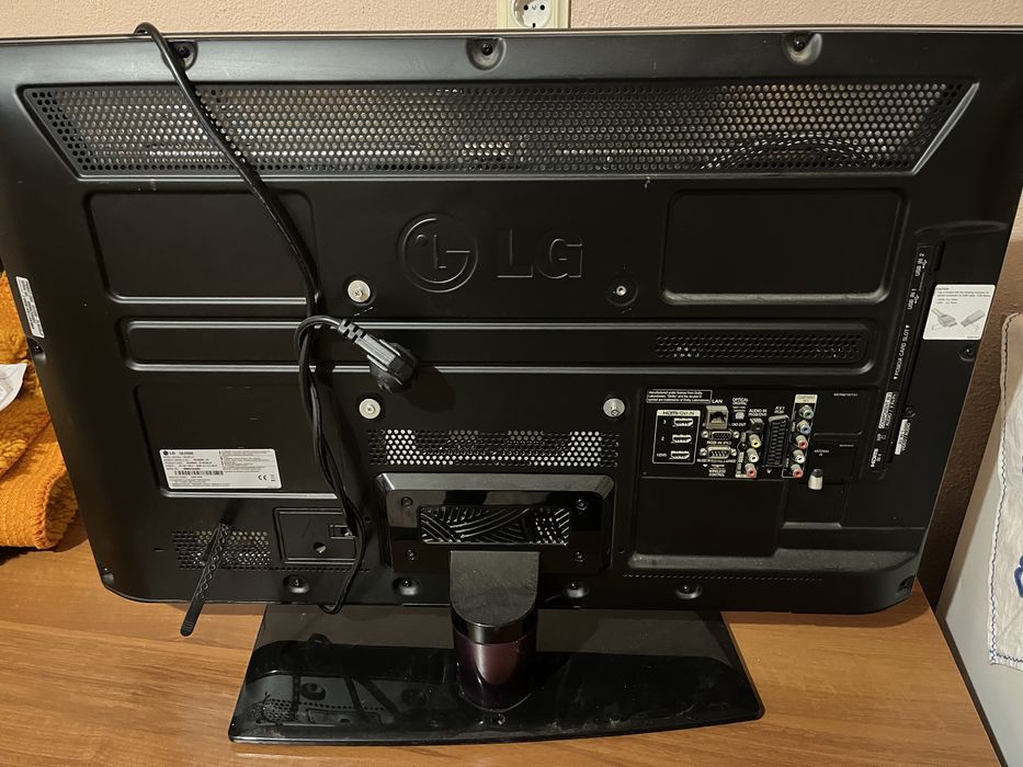 LG32LE5500 на части,здрава матрица