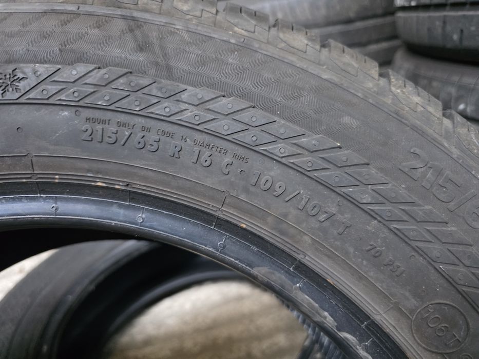 2бр Всесезонни гуми за Бус 215 65 16С - Continental