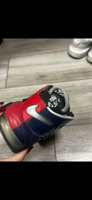 Adidasi Nike uptempo