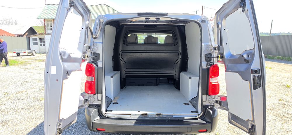 Opel Vivaro 6 locuri si marfa - TVA deductibil