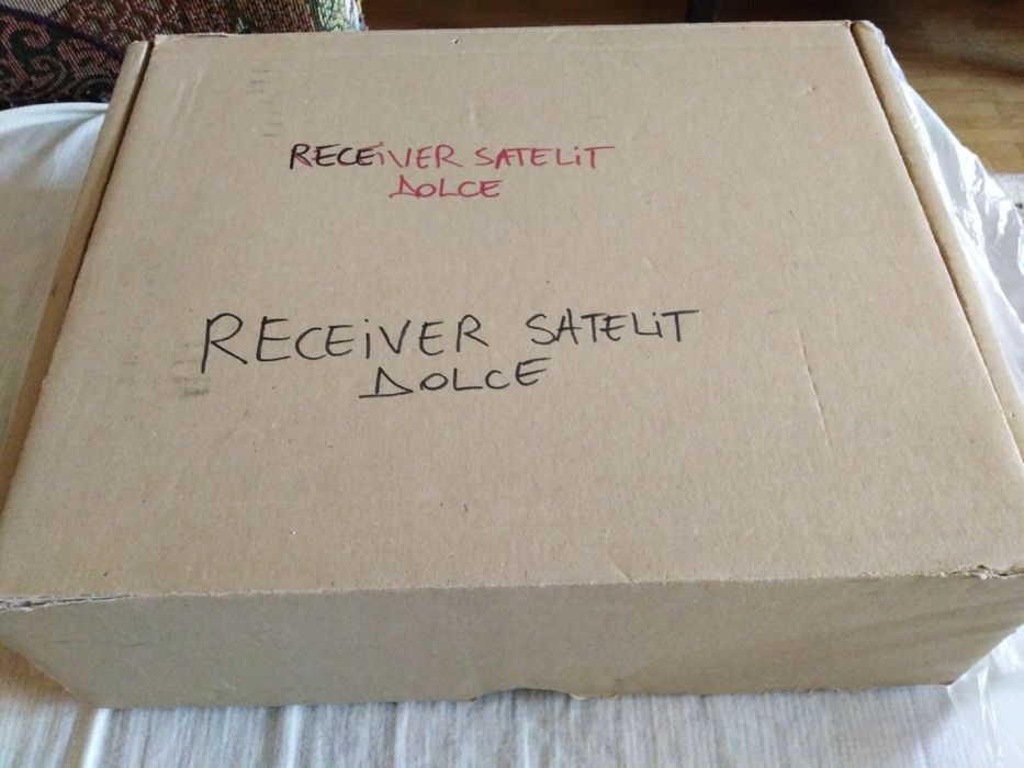 Receiver satelit  u cartela inclusa în el