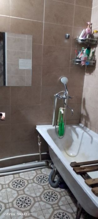 Uy sotiladi 3 xonali kvartira