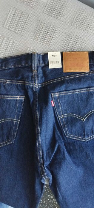 Дънки мъжки Levi's 501     32 x  32 чисто нови, непробвани. Черни и тъмносини