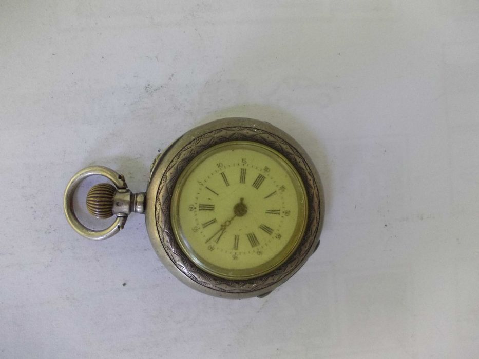 Ceas vechi din argint de buzunar defect 1