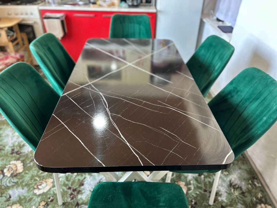 Продается Стол со стульями