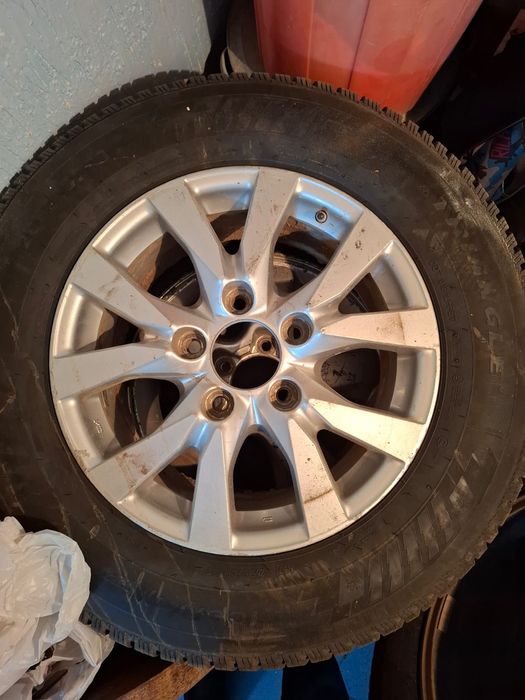 Продам шины с дисками на джип