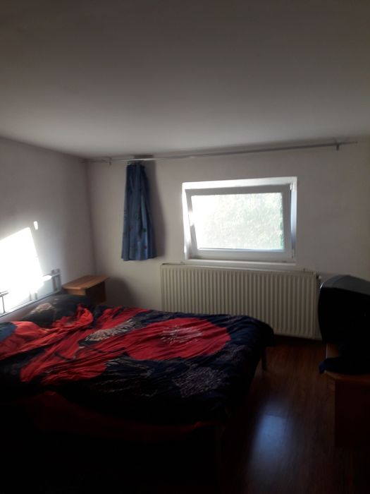 Închiriez apartament cu 2camere la  et 1