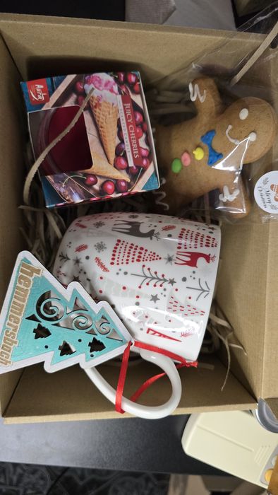 Коледни кутии / коледни подаръчни кутии