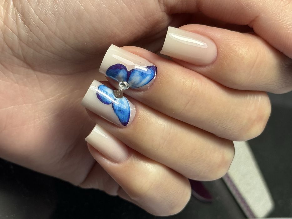 Stilistă unghii – manichiură și design unghii profesionist