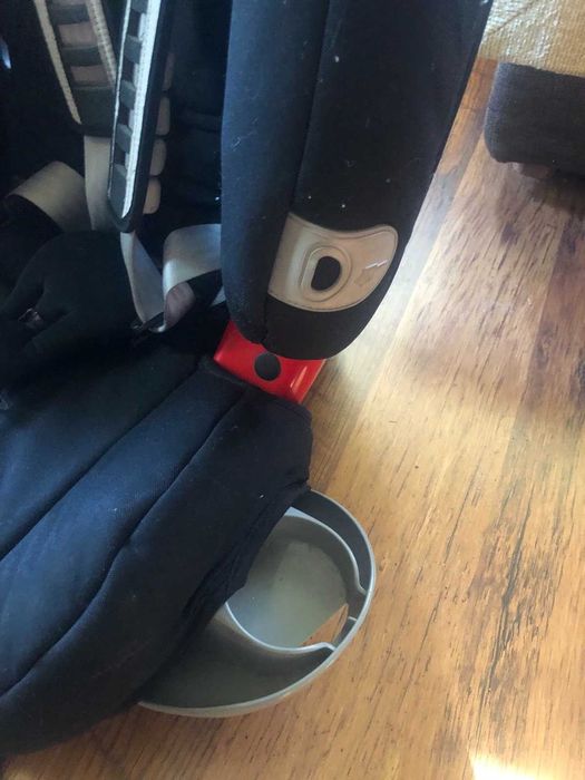 Два броя детски столчета за кола Britax Romer