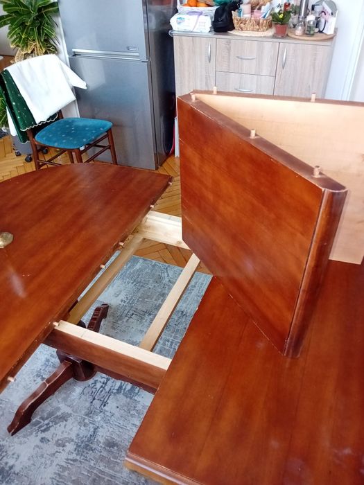 Трапезна маса от естествено дърво