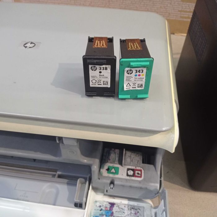 Принтери.Цветен и черно бял.