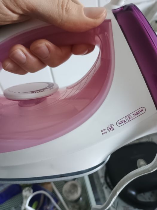Vând fier de calcat Philips