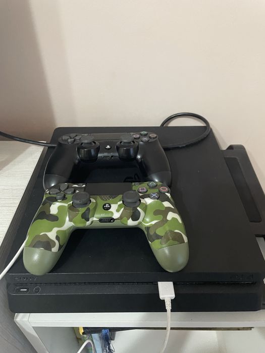 Продам PS4 с играми