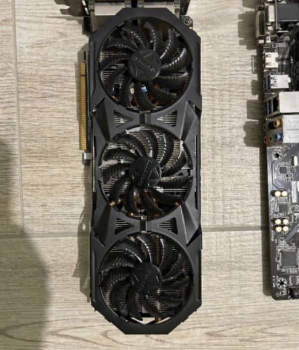 видеокарта и дънна платка GIGABITE WINDFORCE