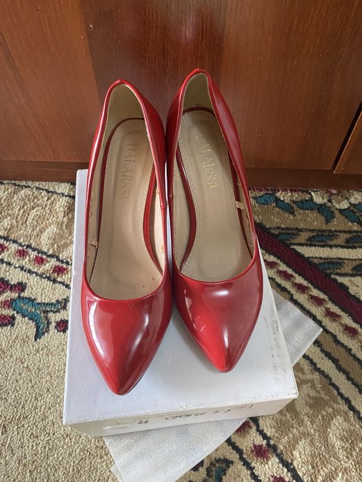 Продам б/у туфли, очень красивый цвет