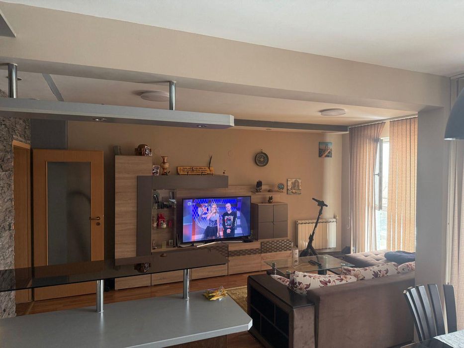 Дава се под наем Тристаен апартамент в София, Център - 120 кв.м за 1345.38 € - Снимка #2