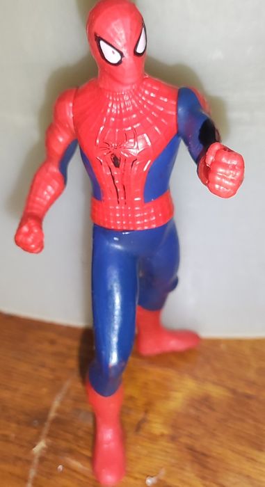 Игрушки фигурки фирменные киногероев, Человек паук. Машинки, грузовик