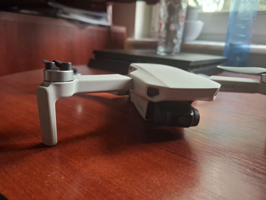Vând drona dji mavic mini