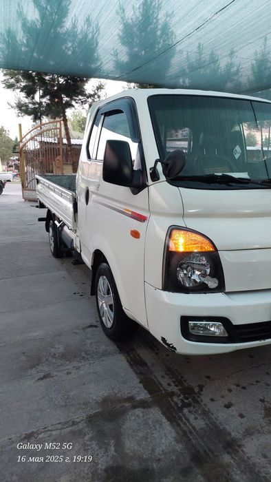 Hyundai porter 2012 сотилади.