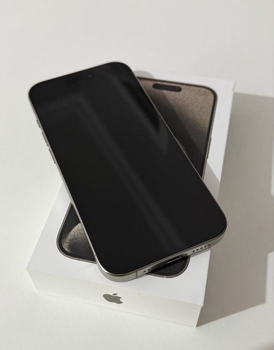 iPhone 15 Pro Natural Titanium в отличном состоянии